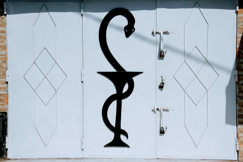pharmacy symbol on the door