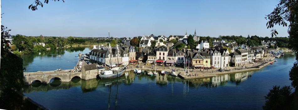 beautiful city on the water