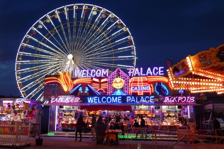 Fun Fair Ferris Wheel Attraction
