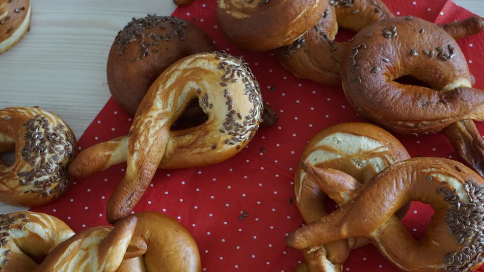 Twisted poppy seed pretzels