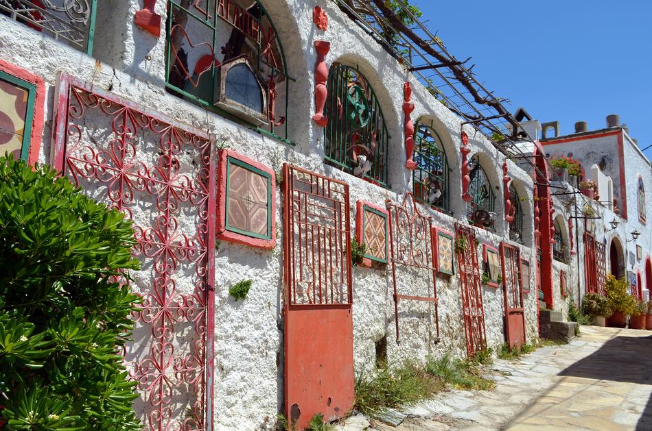 fabulous red Decorations on Building wall