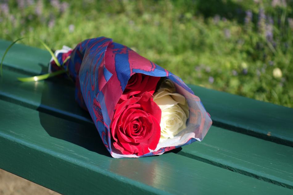 bouquet of roses on a park bench