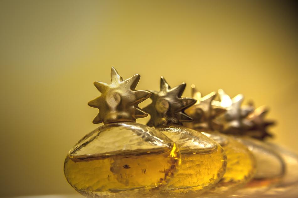 Perfume Ornament macro