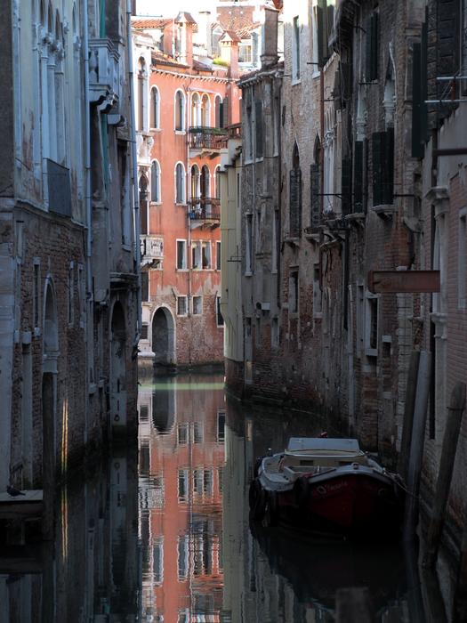 Venice Alley Boat