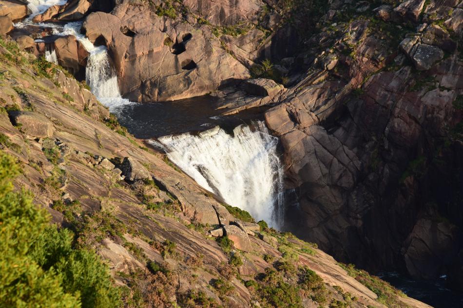 Ézaro Waterfall