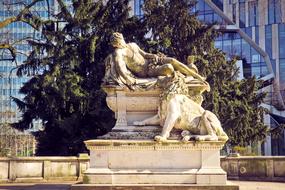 Monument Figure stone