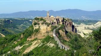 great wall on the mountain