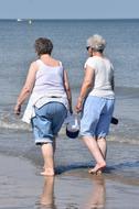 Hiking women of the sea