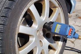 wheel replacement at the tire changer