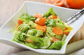 Fresh vegetable slices are delicious