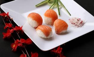 Rice rolls and fish