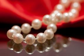 Pearl Necklace Shine