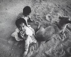 Girls Dog Sand lack and white