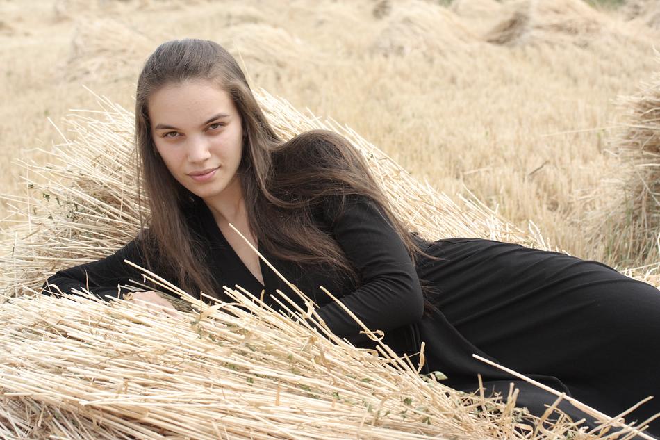Model Woman Young