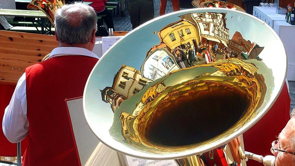 Tuba Mirroring Folk Festival