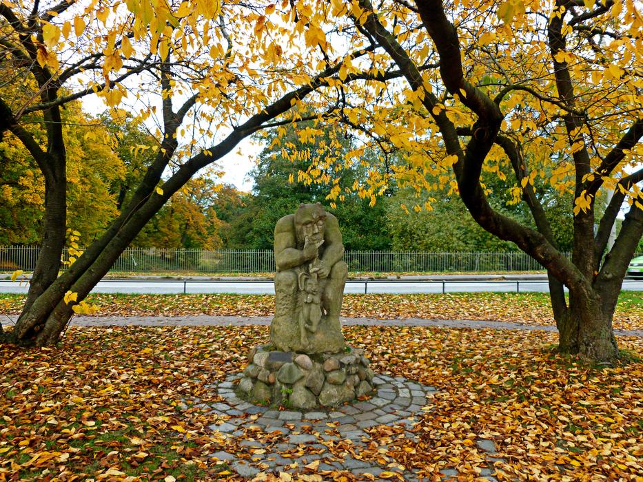 The DevilS Bridge Statue Stone