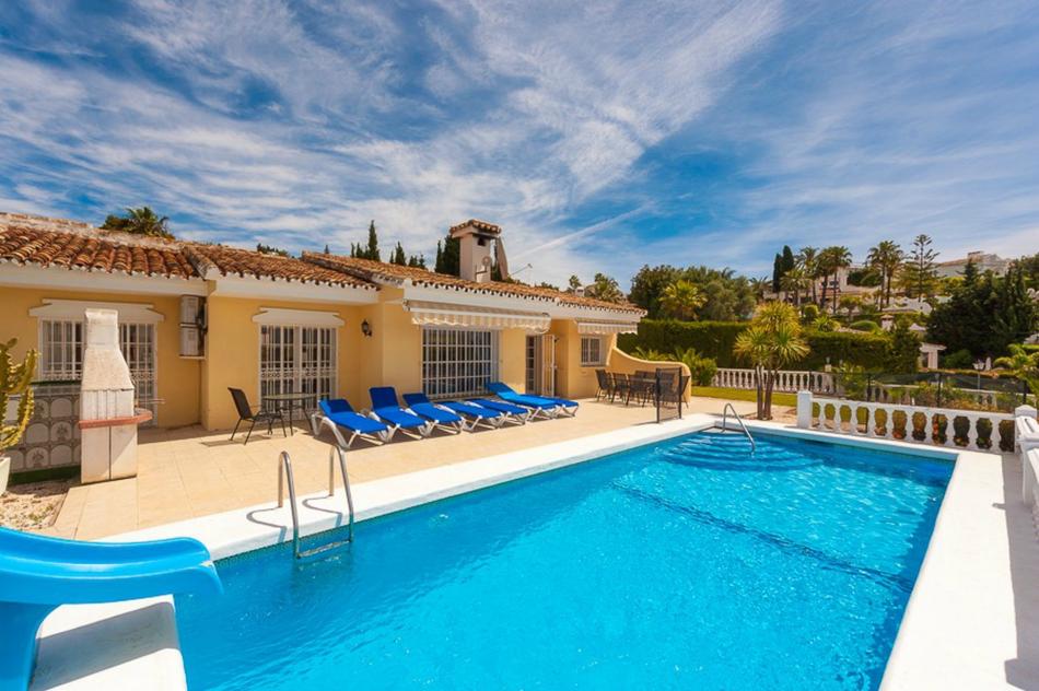 photo of a pool in a villa in Spain