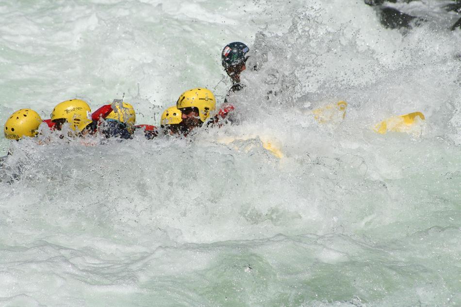 extreme boat races on the water