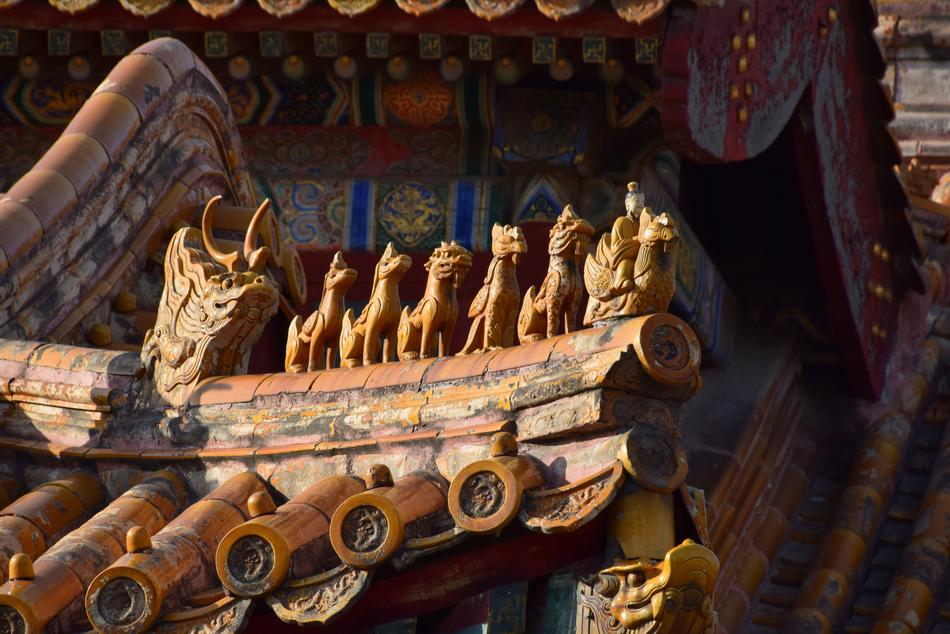old arch with golden sculptures