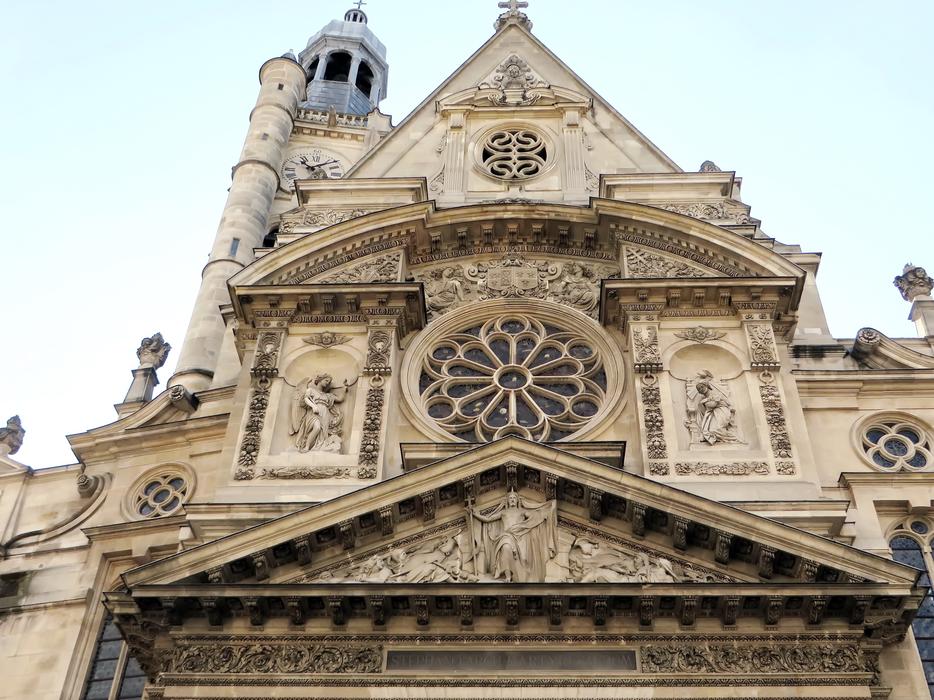 the unusual roof of the temple