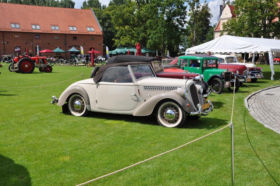 Exhibition Topacz Car