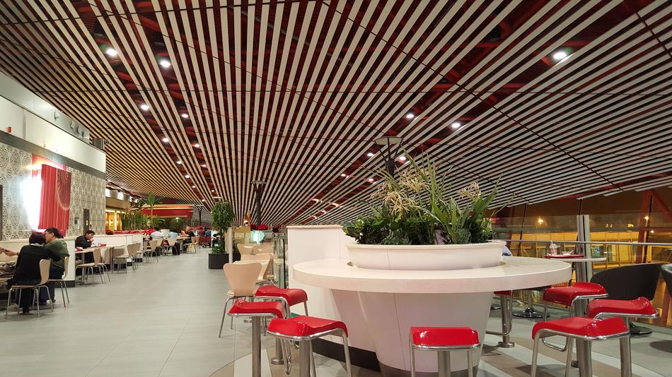 airport eating area