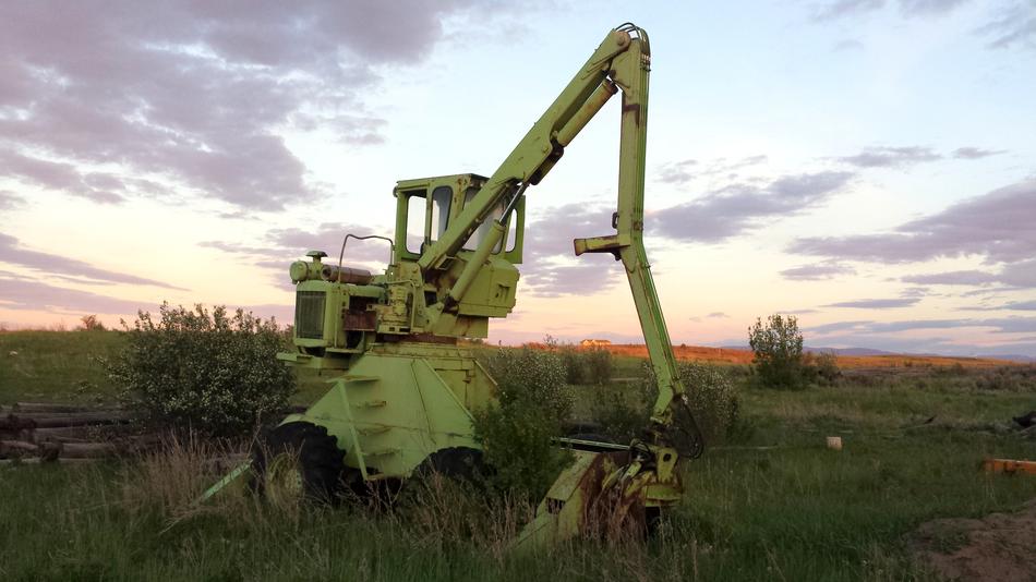 Tractor Broken Old