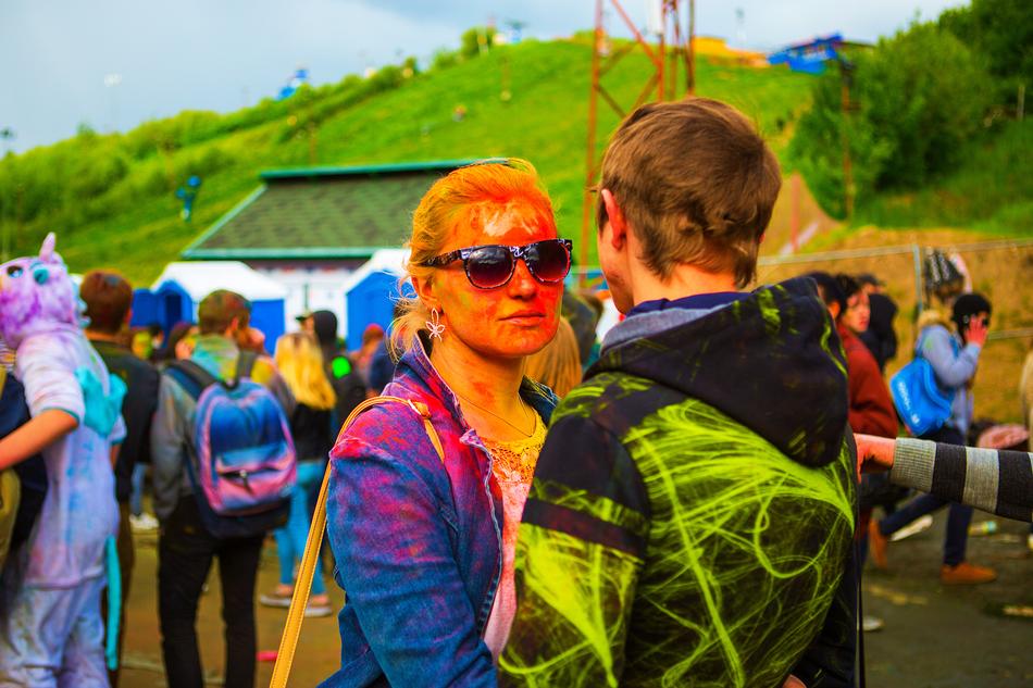 people at the festival of colors in Moscow