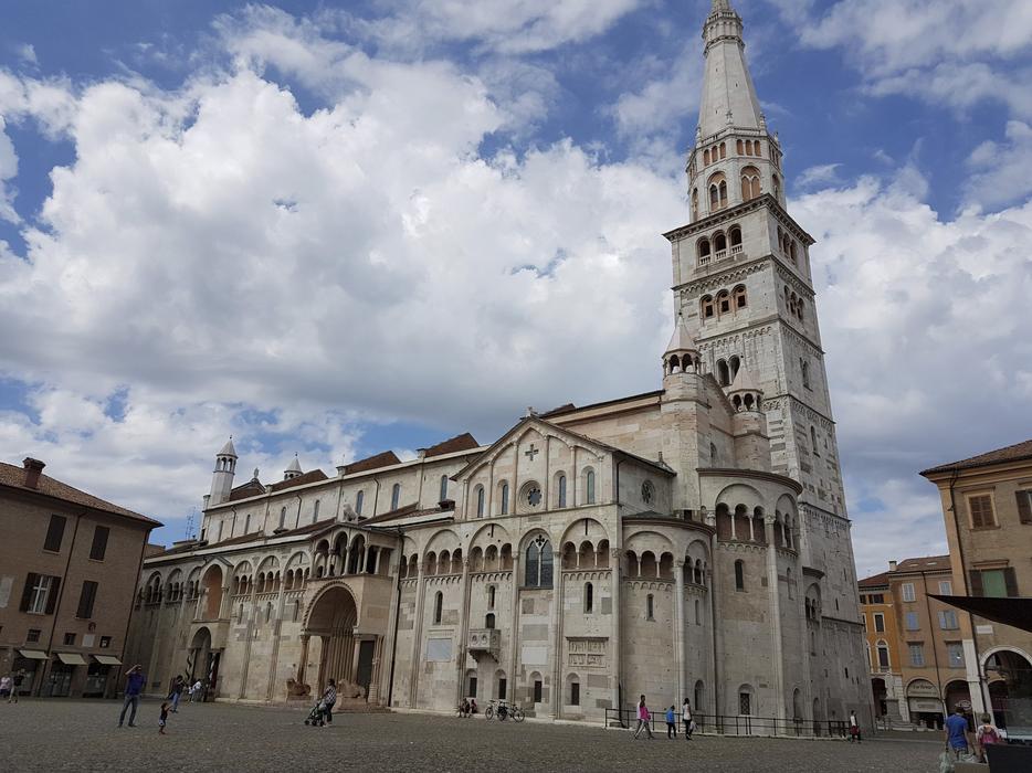 Modena Duomo Piazza