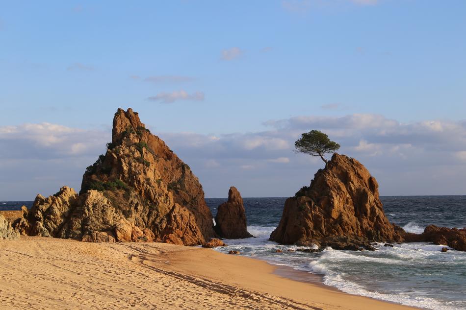 Costa Beach rocks