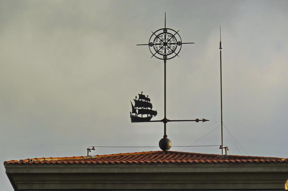 Veleta Lightning Rod Roof