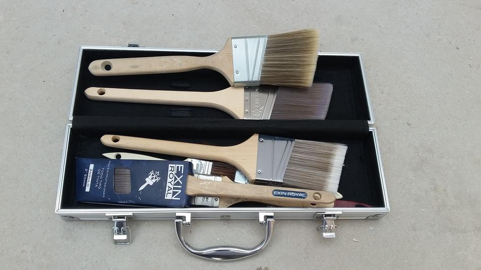 Briefcase Brush