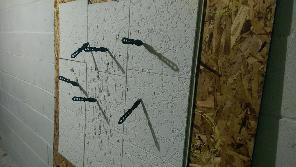 Knife Throw Sport