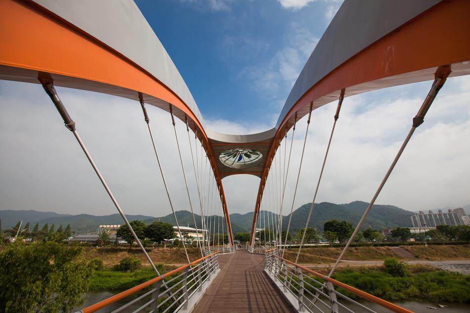 Sky Bridge Arch Suspension