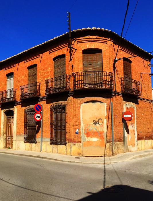 Stain Valdepeñas Street