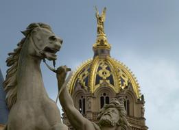 Building and Sculpture Architecture