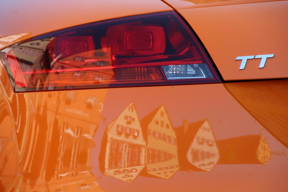 Audi Tt Mirroring Dinosaur