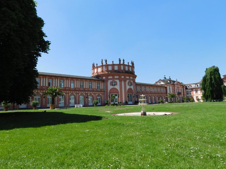 Castle Wiesbaden Park