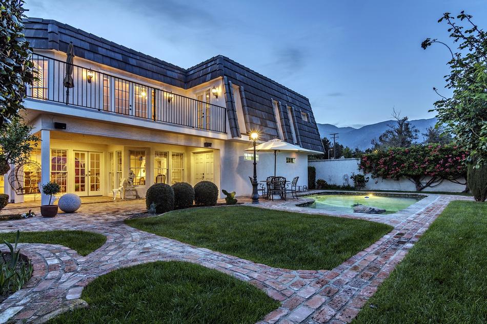 nice house with a pool