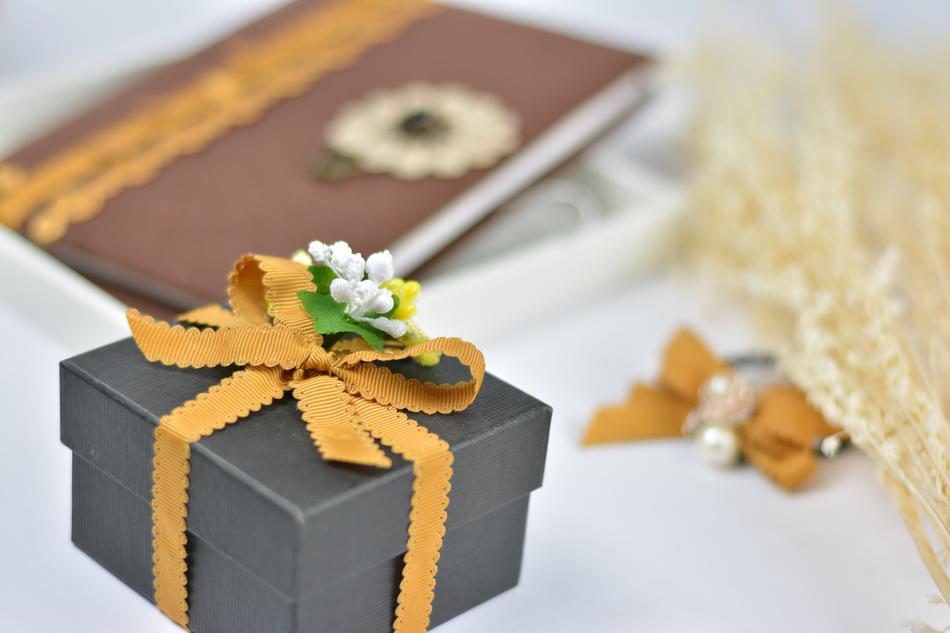 Gift Webbing