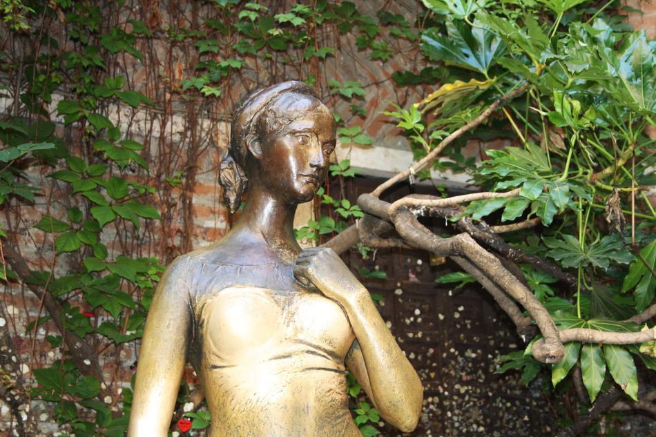 sculpture of a woman in the trees
