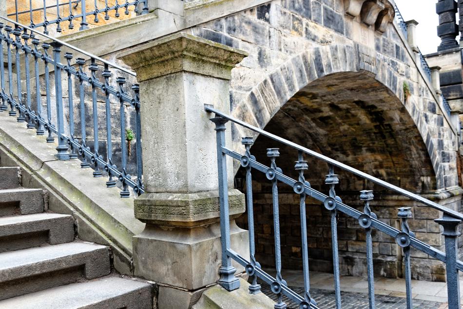 Dresden Stairs Grid