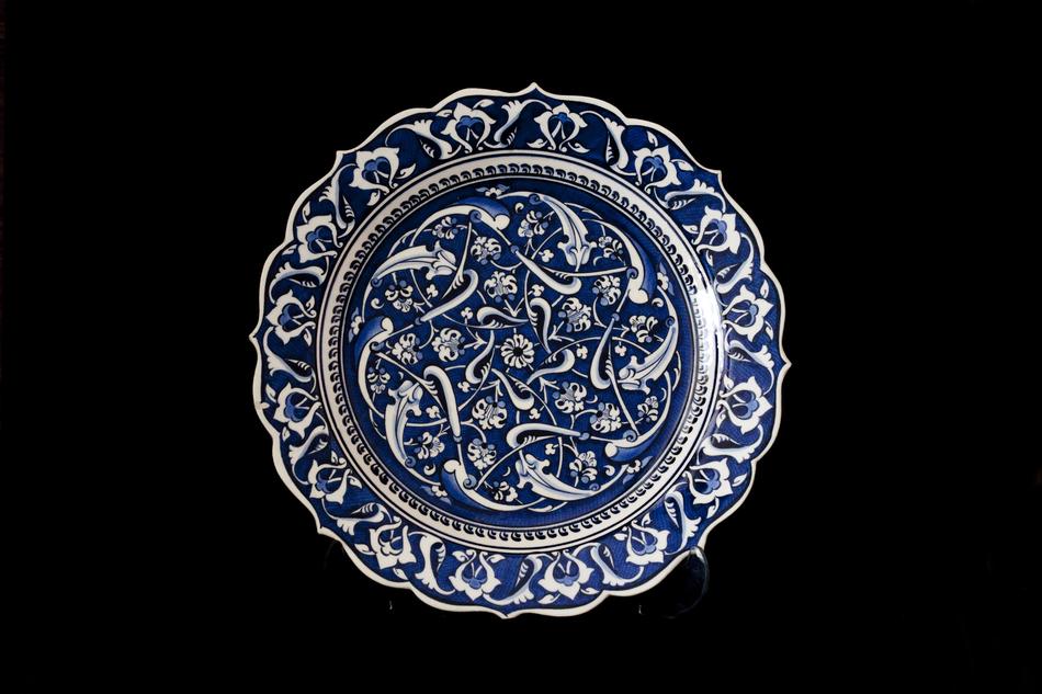 Turkish plate with a blue pattern