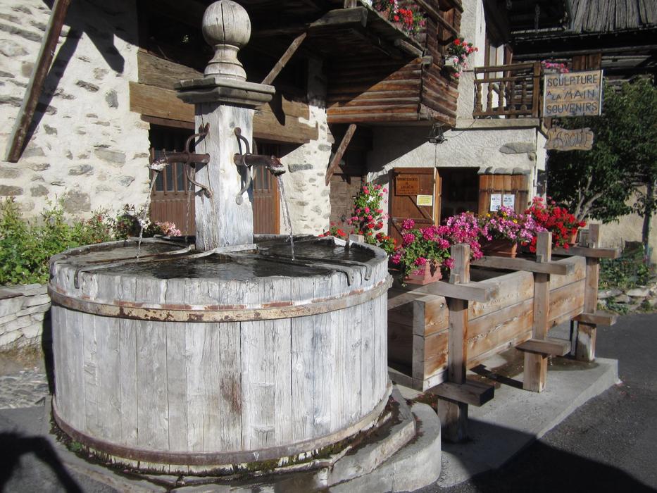 Fountain Saint-Véran Wood