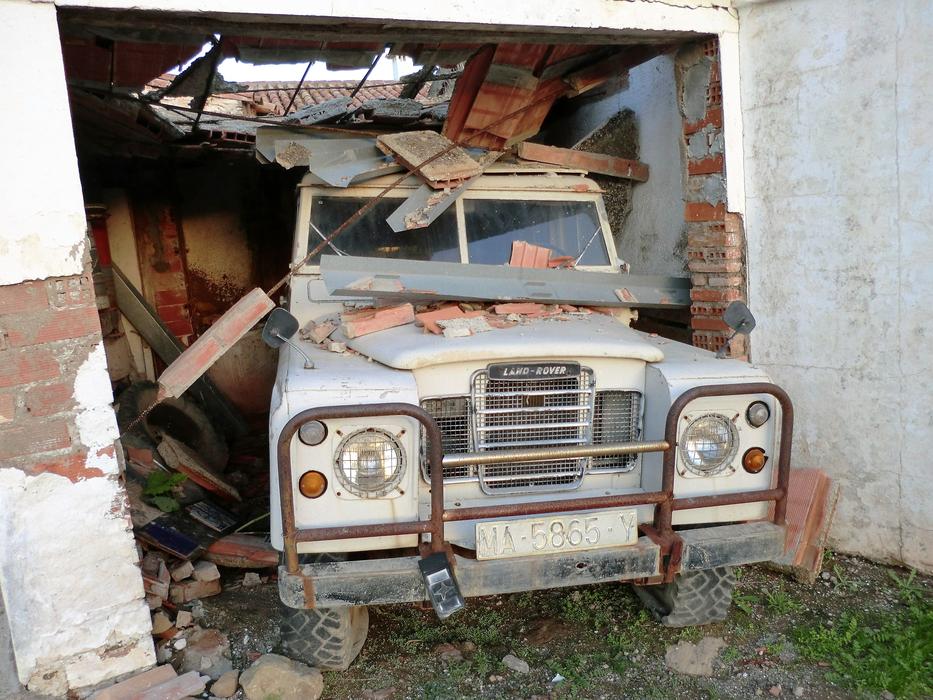 Transport Jeep Broken Car