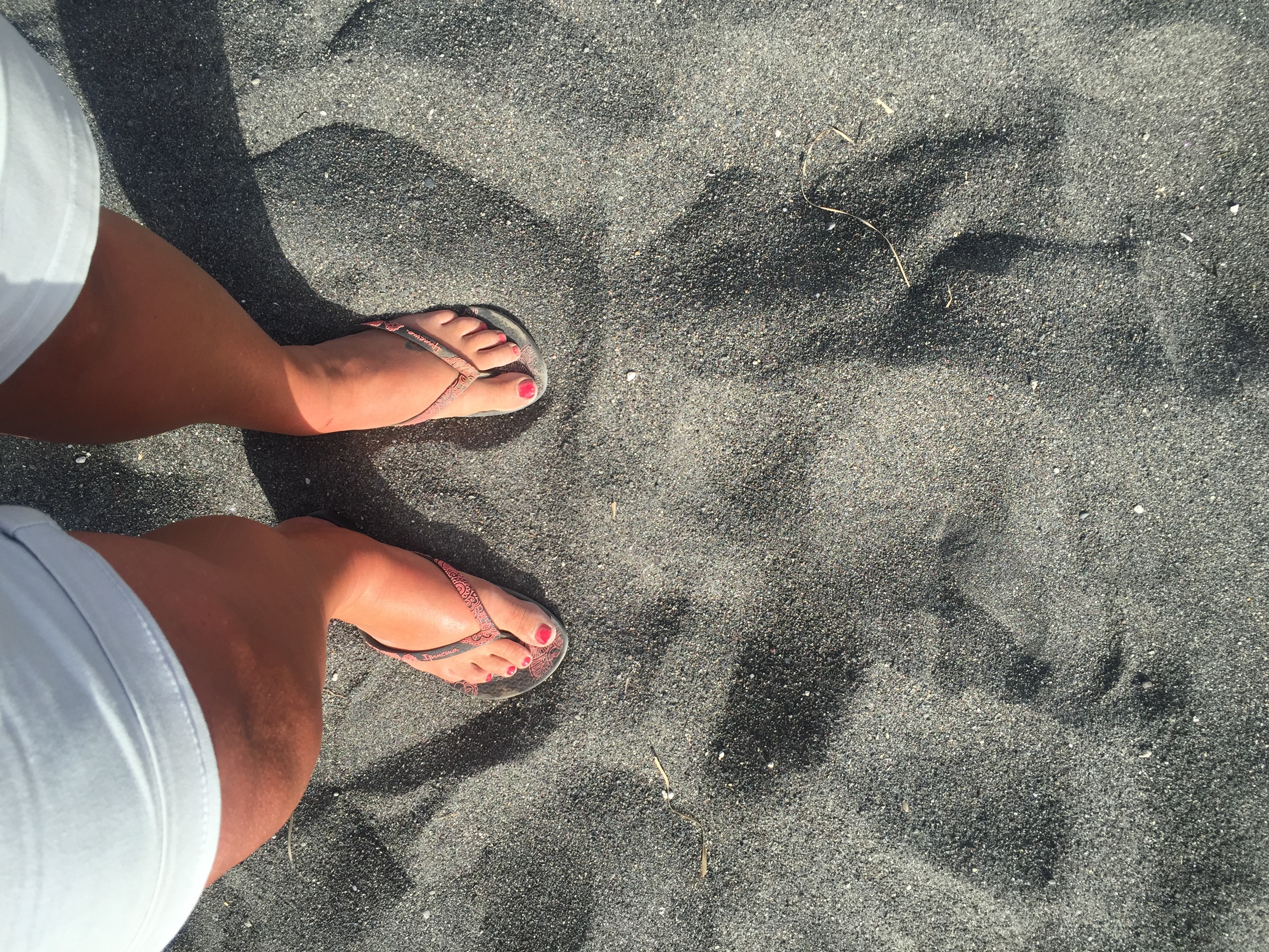санторини пляж черный песок