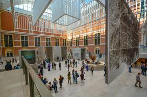 museum amsterdam street people