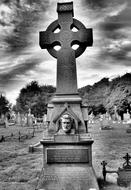 Belfastman Grave monochrome