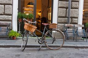 bike near the cafe