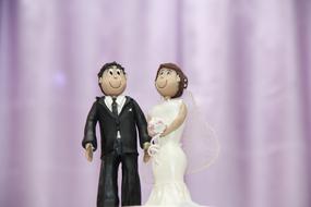 wedding cakes with figurines